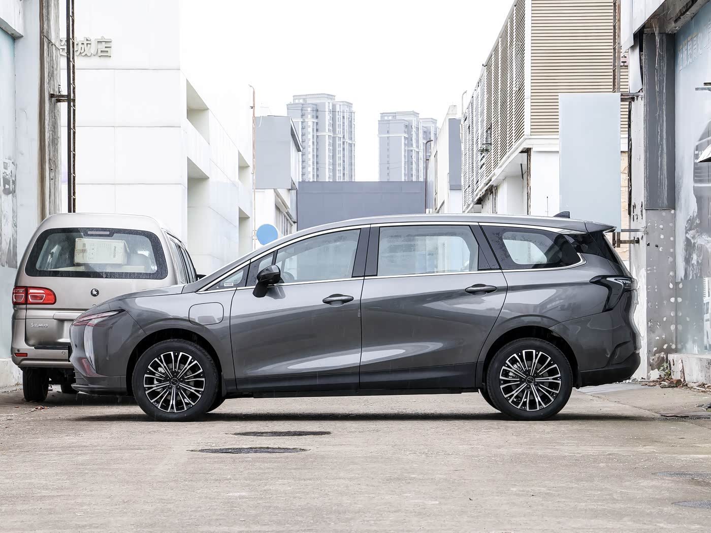 Dongfeng Forthing Xinghai V6 EV 2026 - exterior, side profile, China retail market