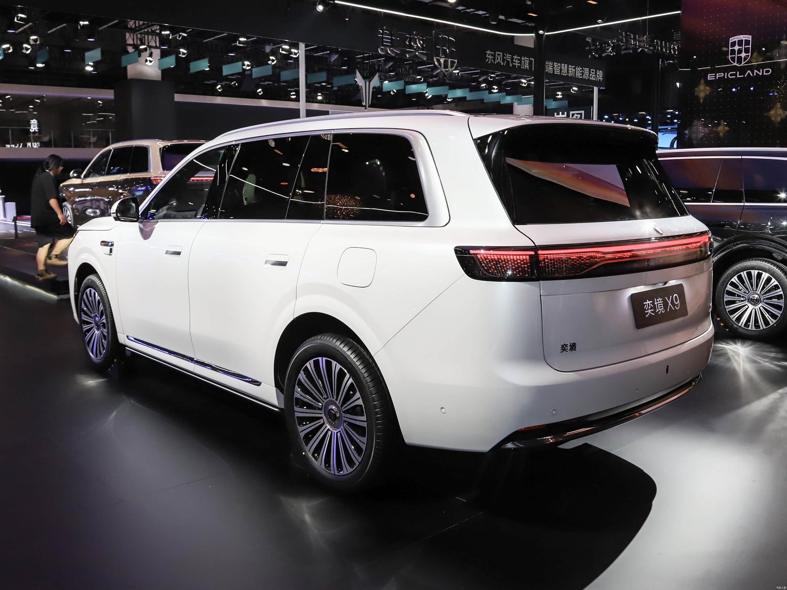Dongfeng Yijing X9 EREV 2026 - exterior, side profile opposite, China market