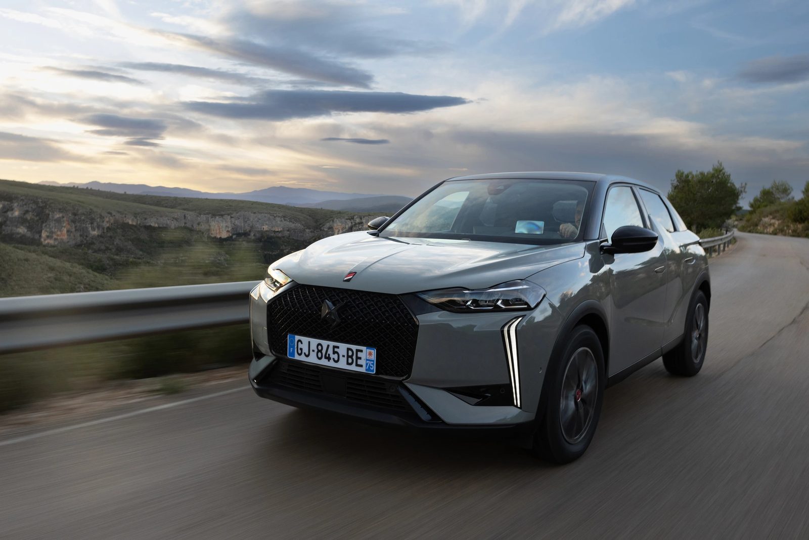 DS Automobiles DS 3 E-Tense 2025 - main model photo, exterior, front 3q road, Europe / EV Query only market