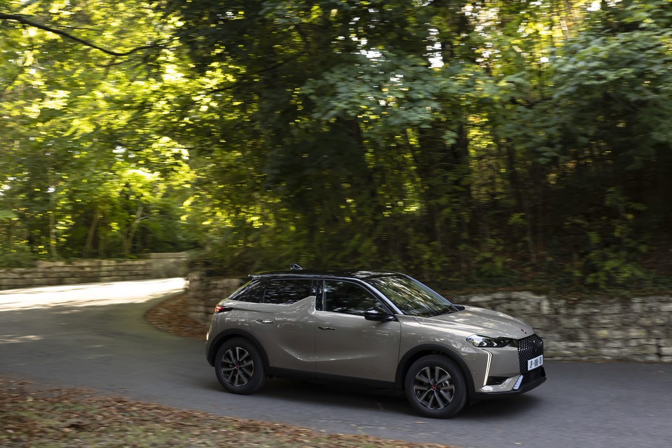 DS Automobiles DS 3 E-Tense 2023 - exterior, side motion, Europe / EV Query only market