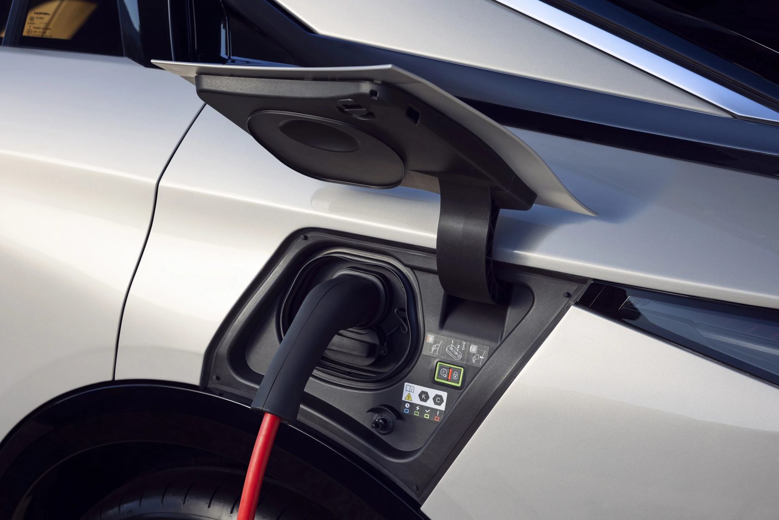 DS Automobiles DS N°8 2025 - exterior, charging port, Europe / EV Query only market