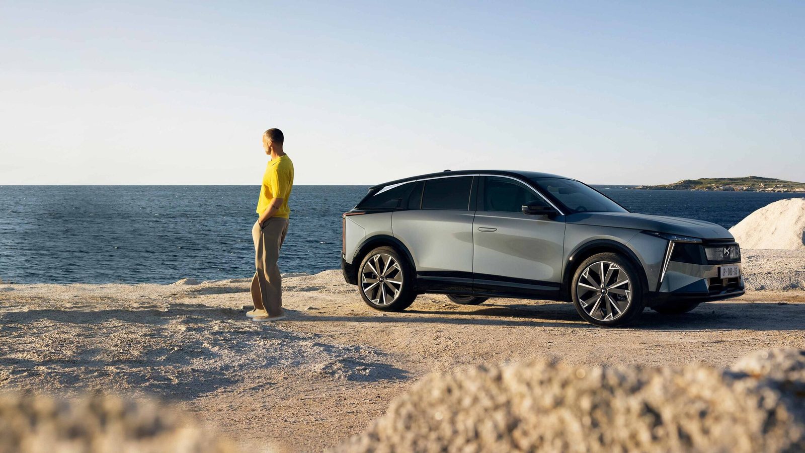 DS Automobiles DS N°7 E-TENSE 2026 - exterior, side coast