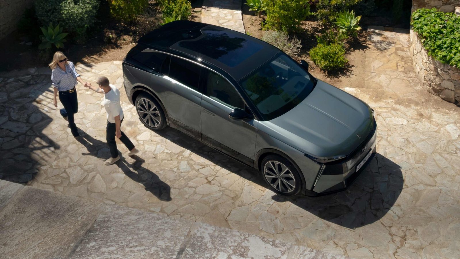 DS Automobiles DS N°7 E-TENSE 2026 - exterior, top 3q