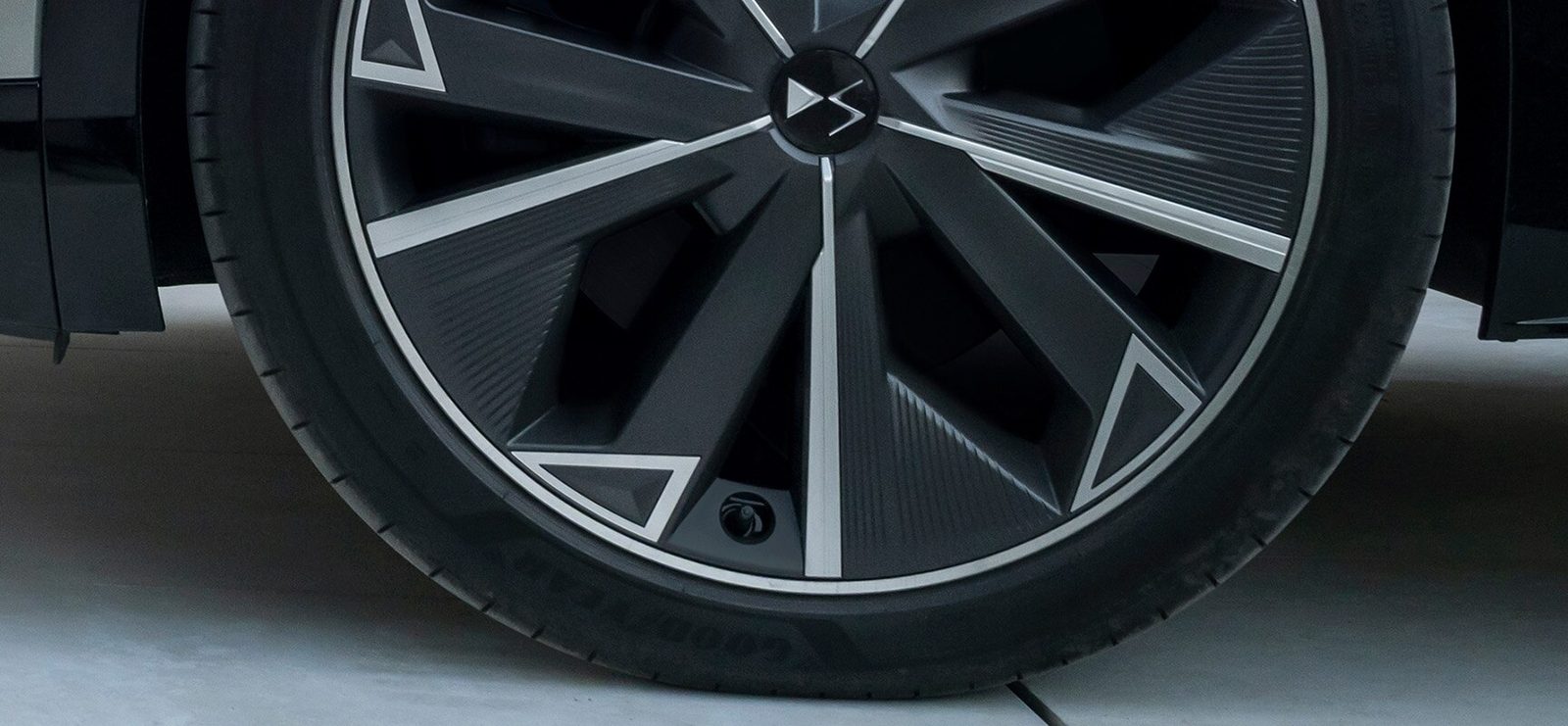 DS Automobiles DS N°7 E-TENSE 2026 - exterior, wheel detail