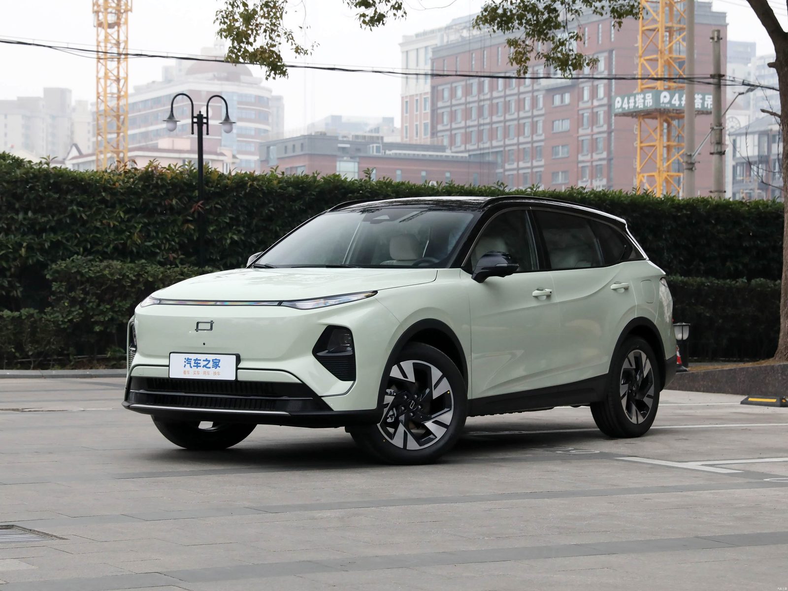 FAW Bestune Yueyi 07 PHEV 2025 - main model photo, exterior, front three-quarter view, China market