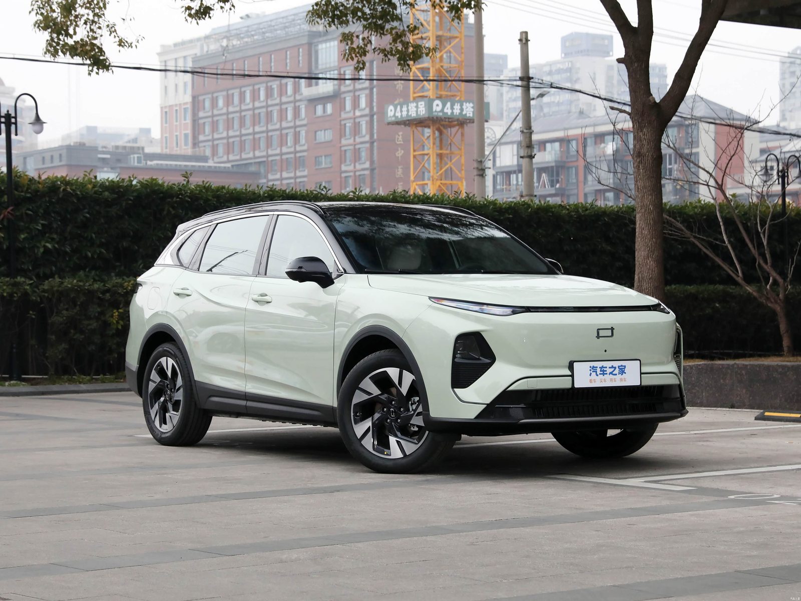 FAW Bestune Yueyi 07 PHEV 2025 - exterior, front three-quarter view, China market