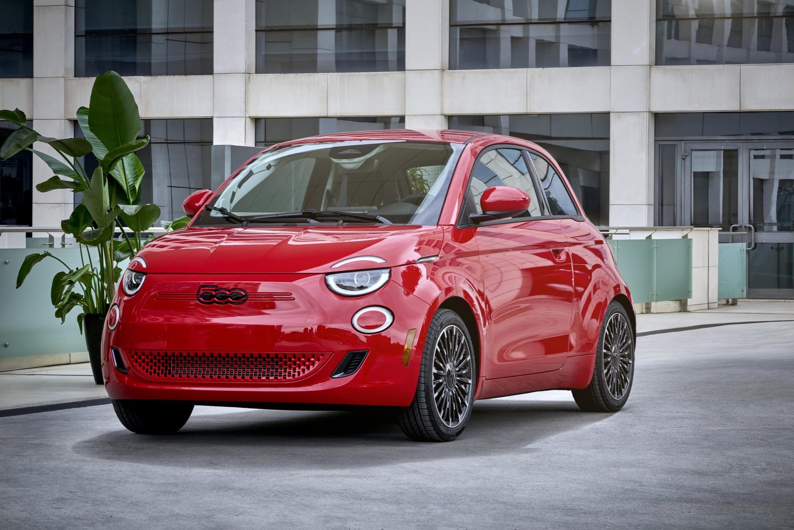 Fiat 500e 2024 - main model photo, exterior, front three-quarter view, US market