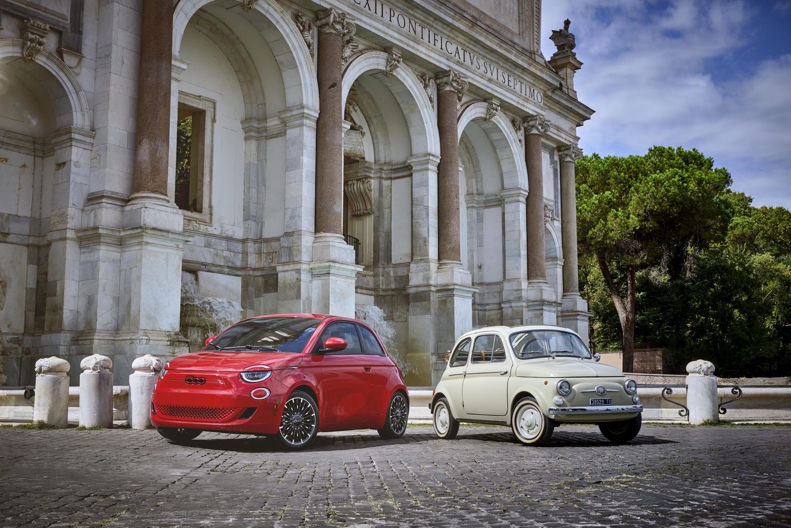 Fiat 500e 2024 - exterior, front three-quarter view, US market
