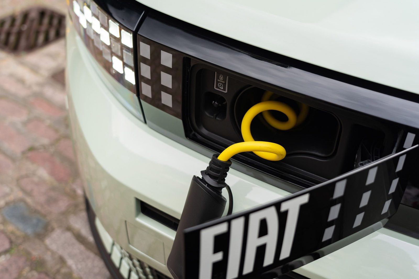 Fiat Grande Panda Electric 2025 - exterior, charging front detail