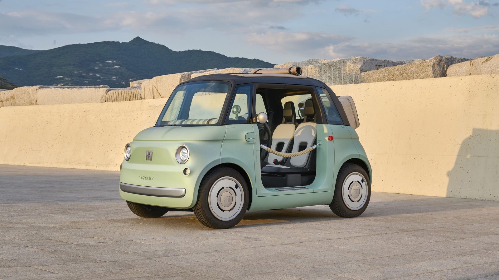 Fiat Topolino 2023 — экстерьер, side profile lifestyle, рынок Europe microcar reference