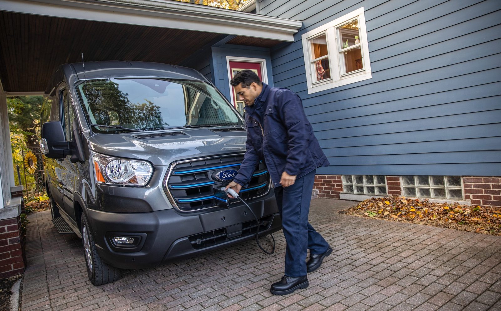 Ford E-Transit 2022 - exterior, charging context, United States / EV Query only market