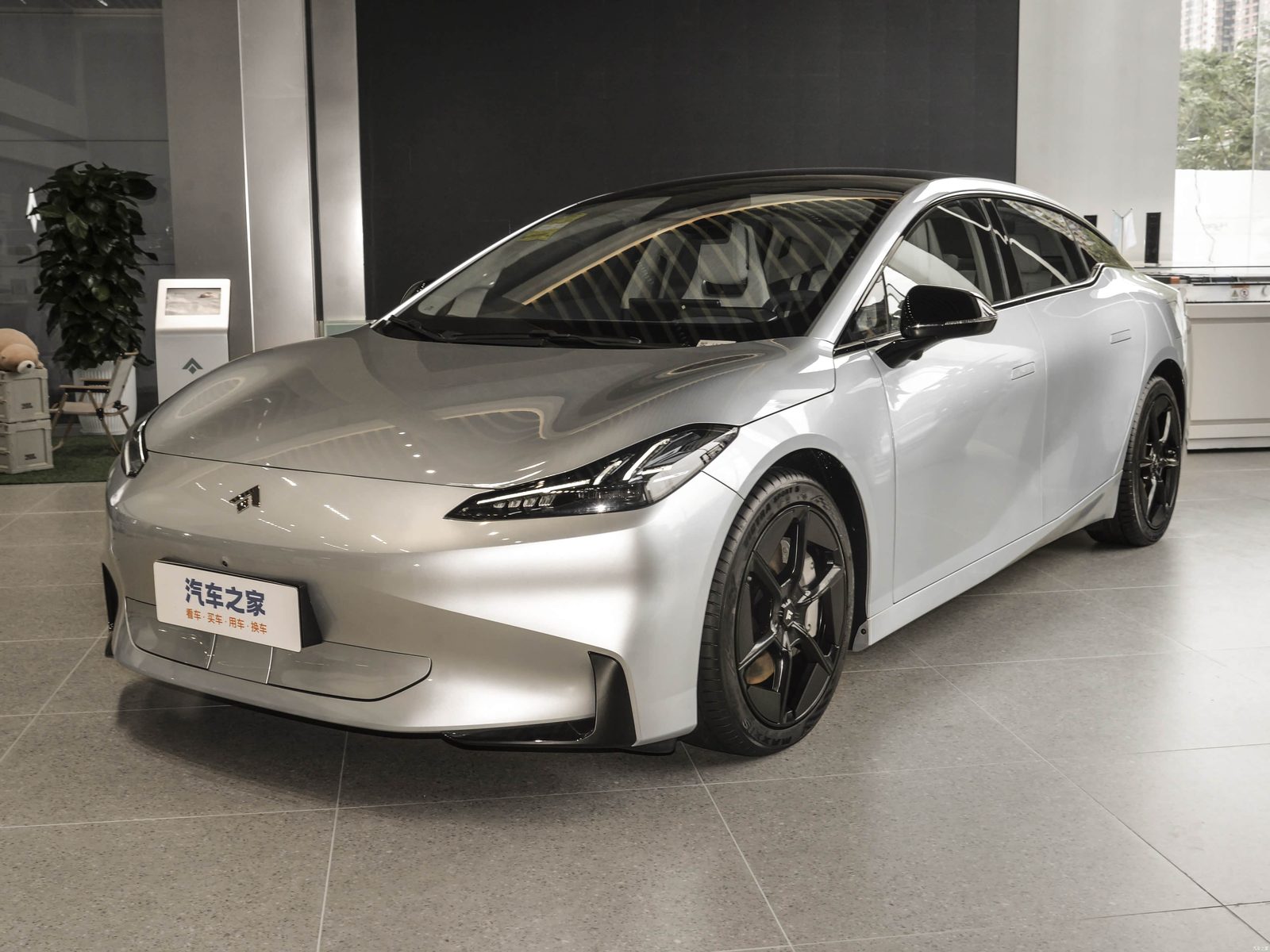 GAC Aion Hyptec GT / Hyper GT 2023 - exterior, front 3q showroom, China market