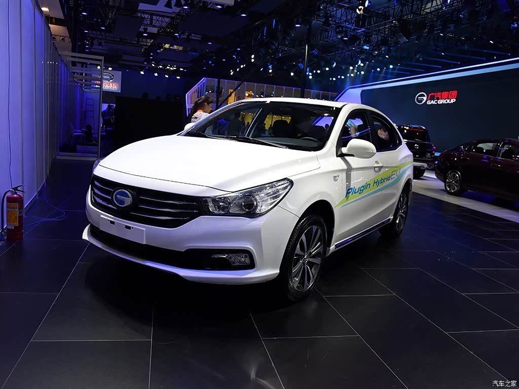 GAC Trumpchi GA3S PHEV 2017 - exterior, alternate color front 3q, China archive exact-specification reference market