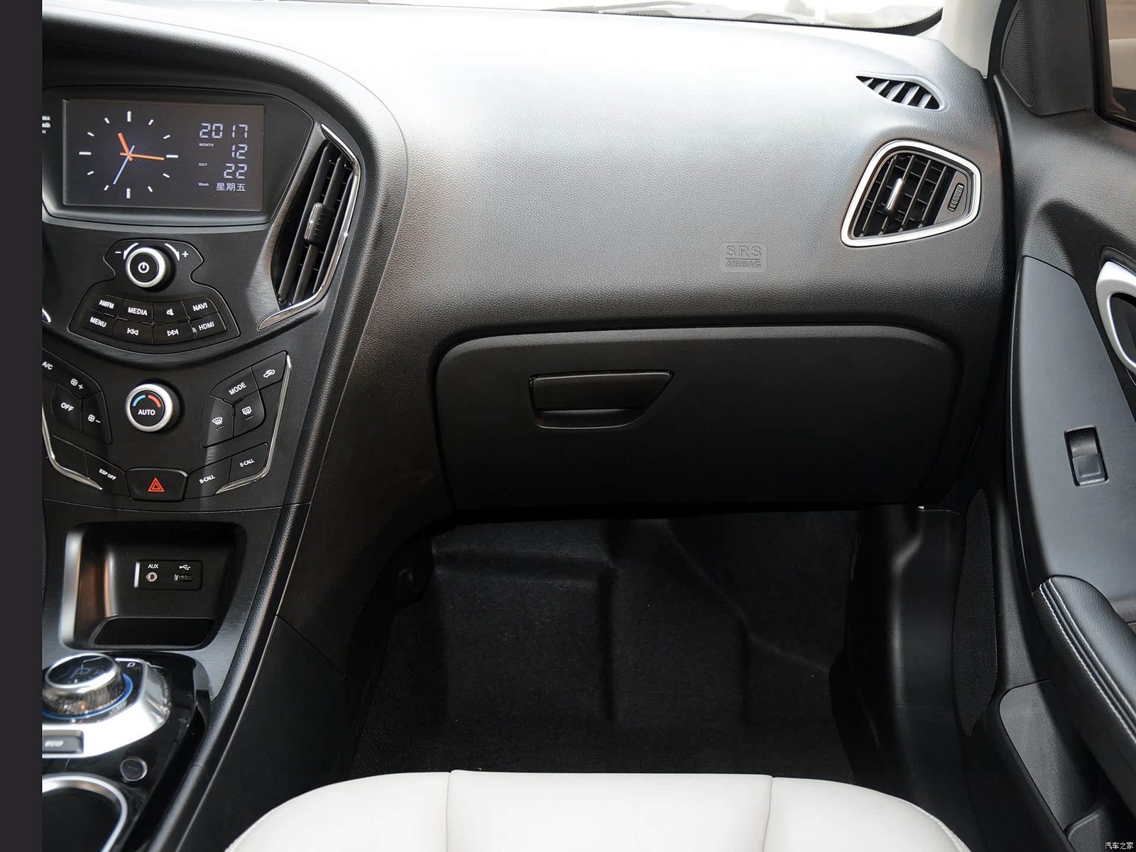 GAC Trumpchi GA3S PHEV 2017 - interior, passenger dashboard