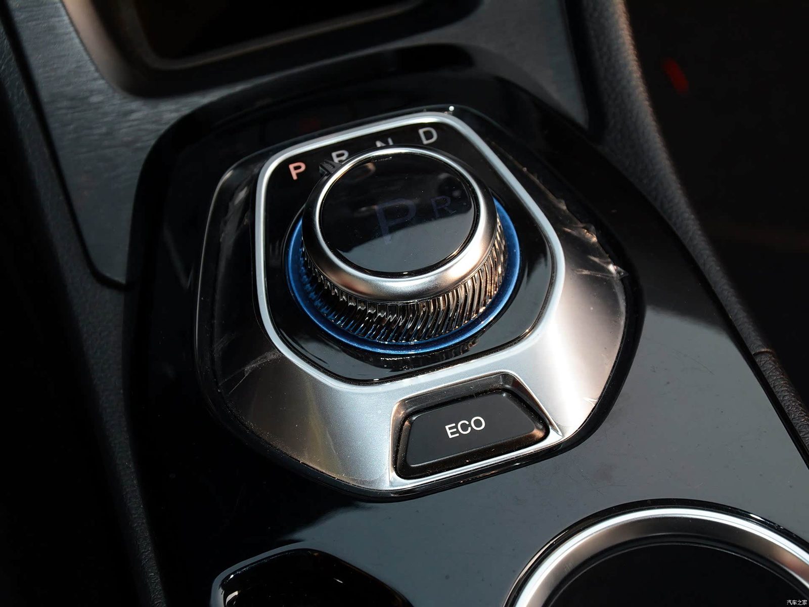 GAC Trumpchi GA3S PHEV 2017 - interior, drive selector