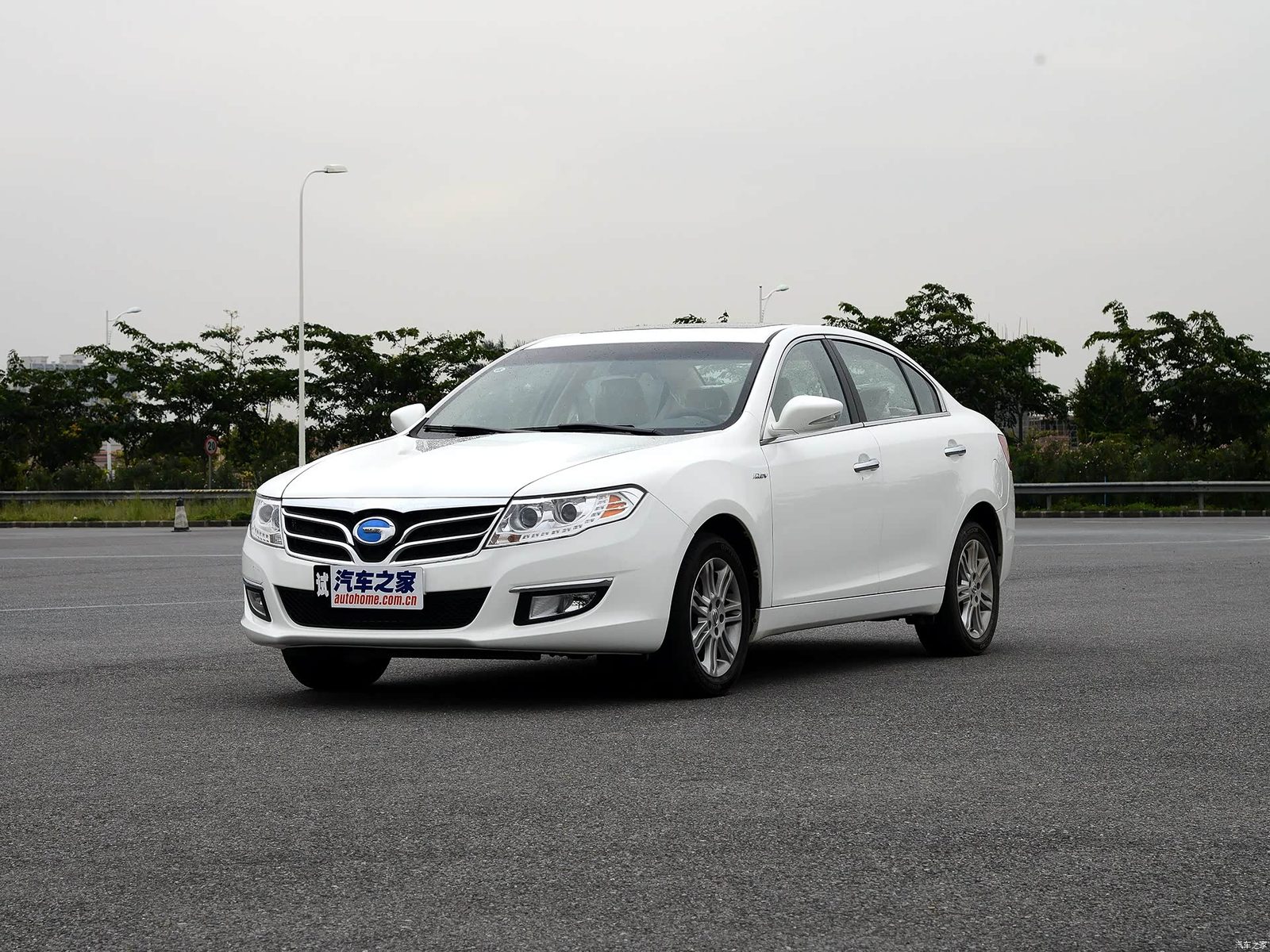 GAC Trumpchi GA5 EREV 2015 - main model photo, exterior, front three-quarter view, China archive exact-specification reference market