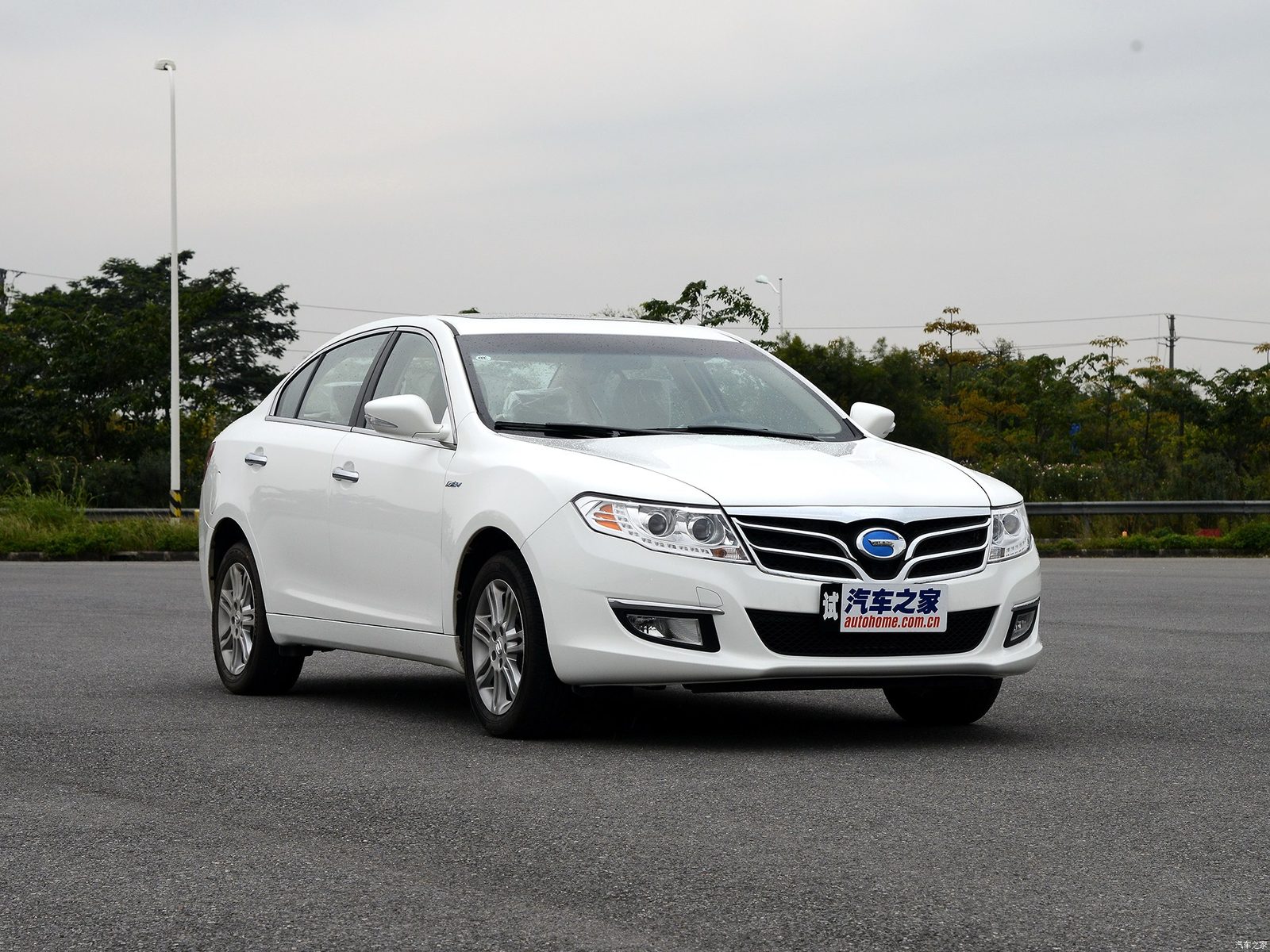 GAC Trumpchi GA5 EREV 2015 - exterior, front 3q opposite, China archive exact-specification reference market