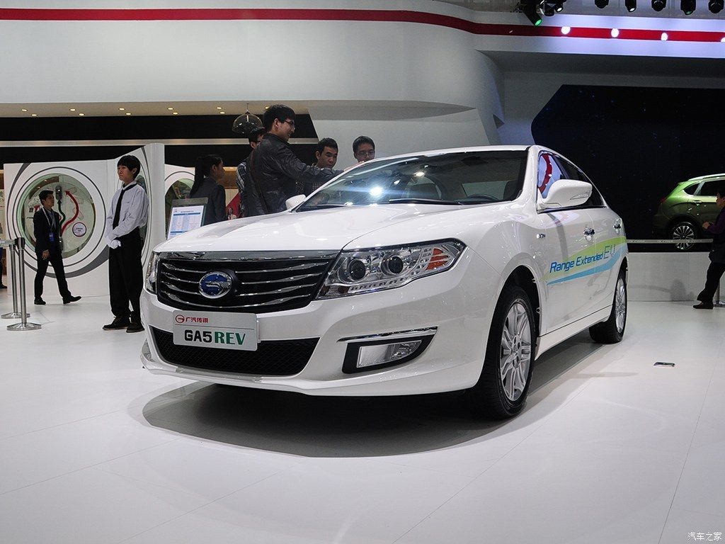 GAC Trumpchi GA5 EREV 2015 - exterior, alternate color front 3q, China archive exact-specification reference market