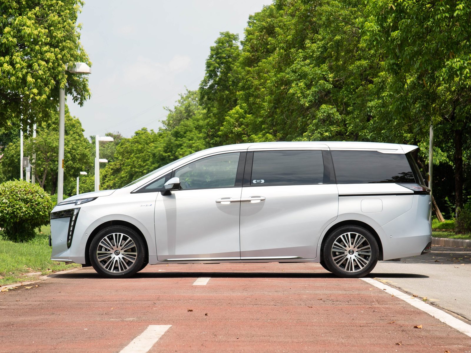 GAC Trumpchi E8 PHEV 2024 - exterior, side view, China market