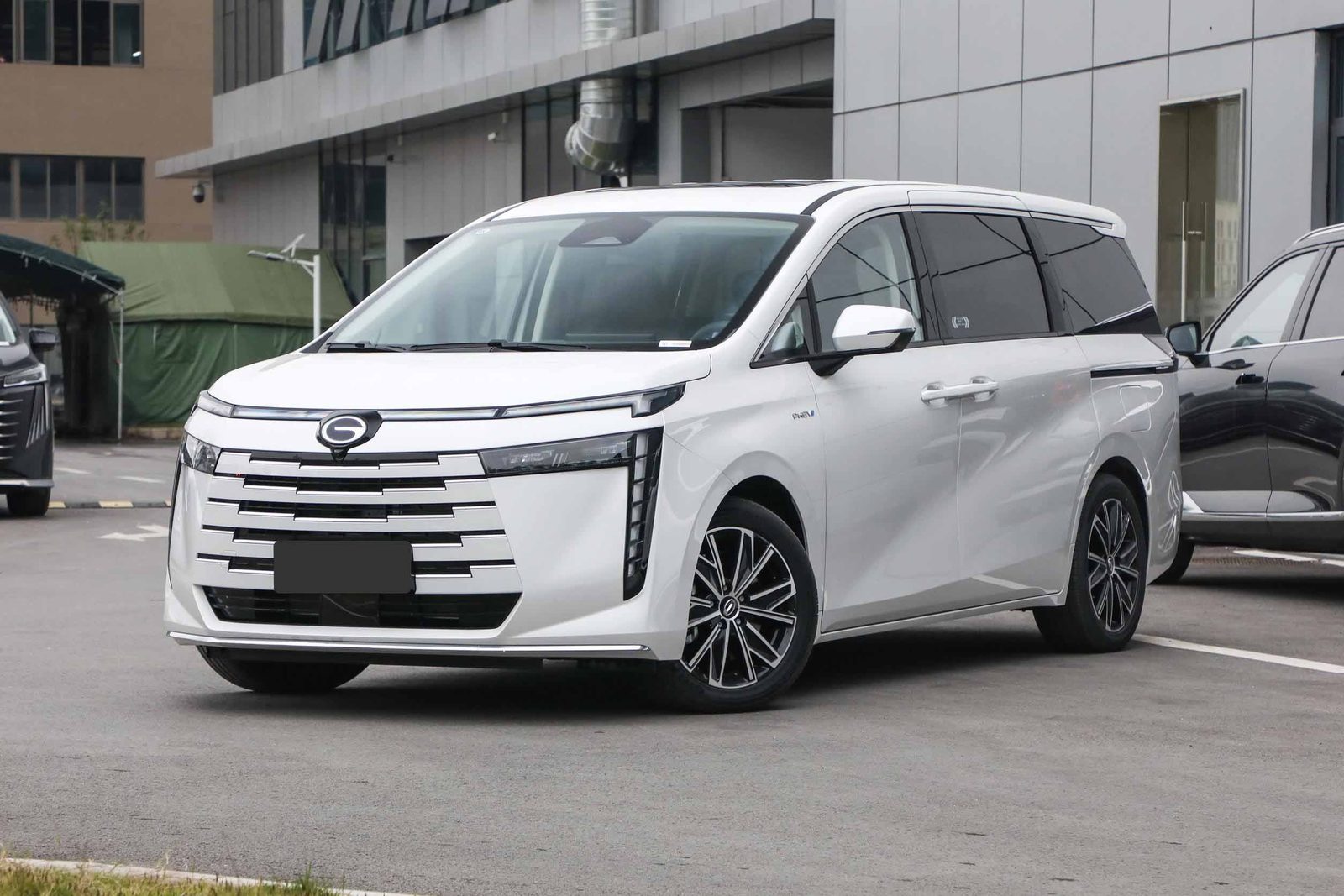 GAC Trumpchi E8 PHEV 2024 — главное фото модели, экстерьер, вид спереди 3/4, рынок internal_mvp