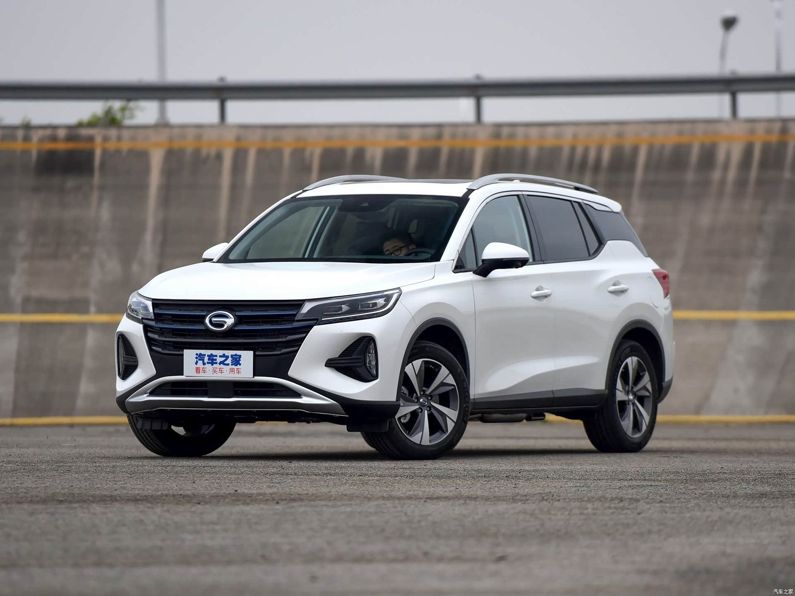 GAC Trumpchi GS4 PHEV 2019 - main model photo, exterior, front three-quarter view, China archive exact-specification reference market