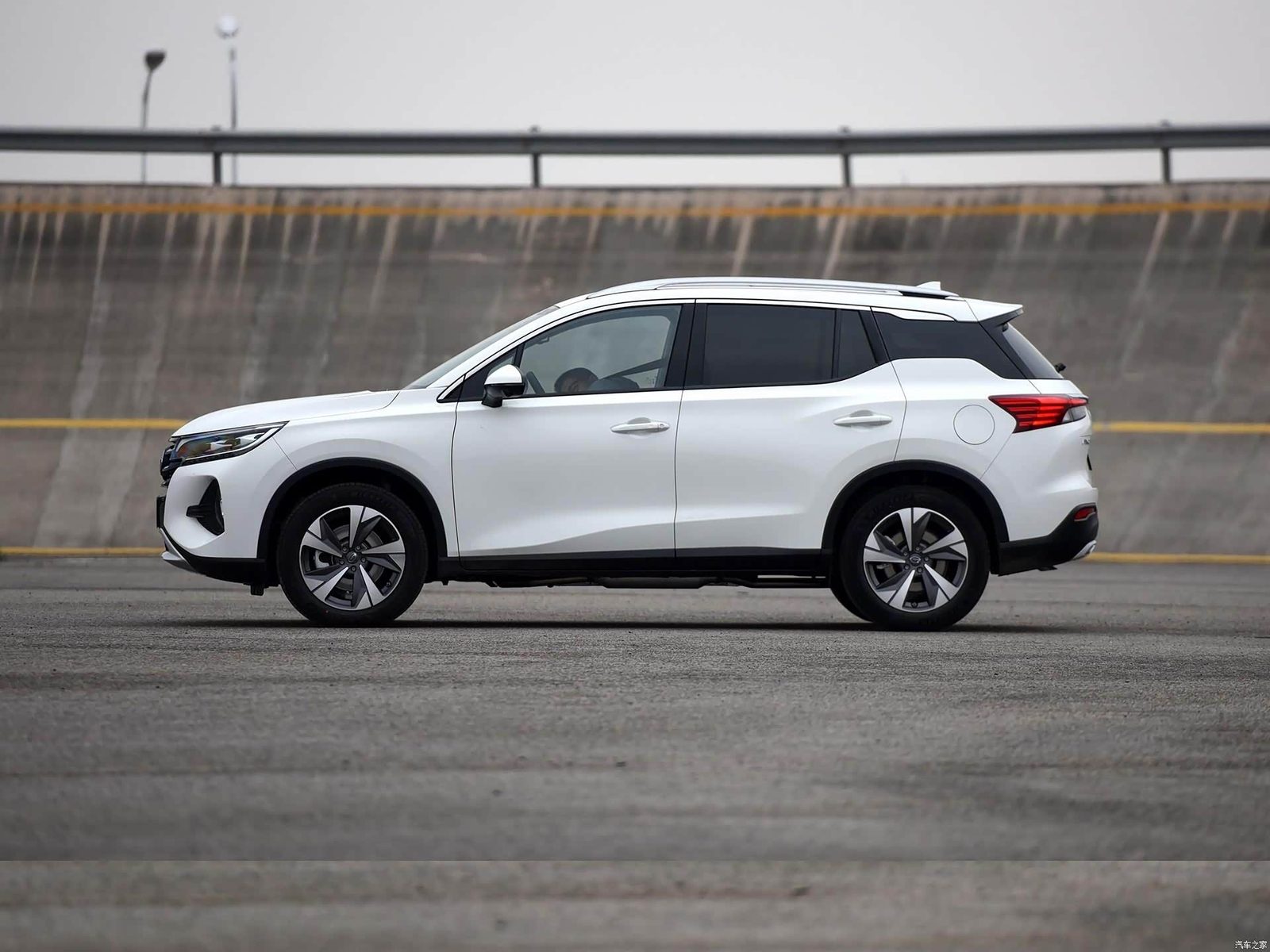 GAC Trumpchi GS4 PHEV 2019 - exterior, front 3q opposite, China archive exact-specification reference market