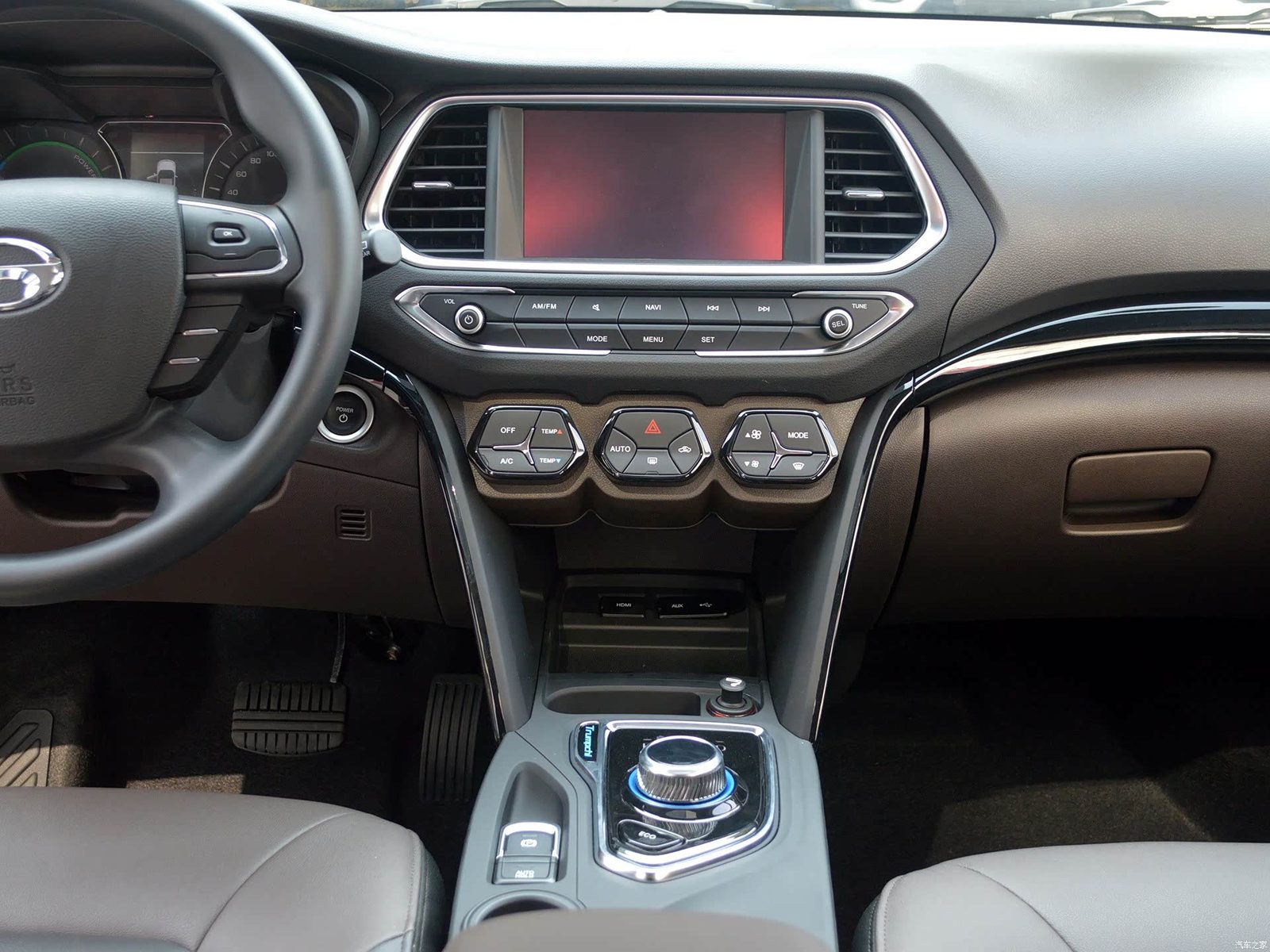 GAC Trumpchi GS4 PHEV 2019 - interior, dashboard wide