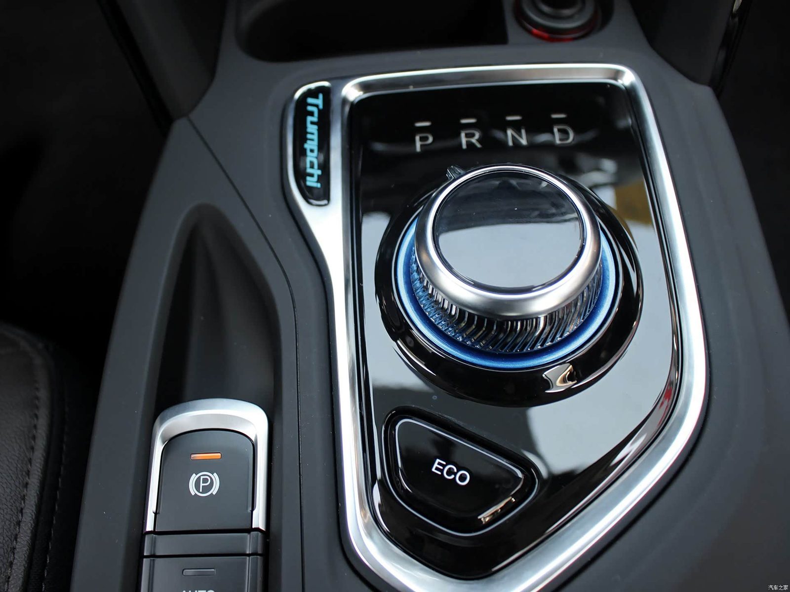 GAC Trumpchi GS4 PHEV 2019 - interior, drive selector