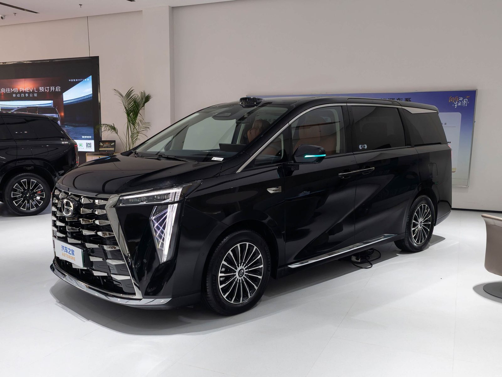 GAC Trumpchi Xiangwang M8 PHEV L 2026 — главное фото модели, экстерьер, front 3q showroom, рынок internal_mvp