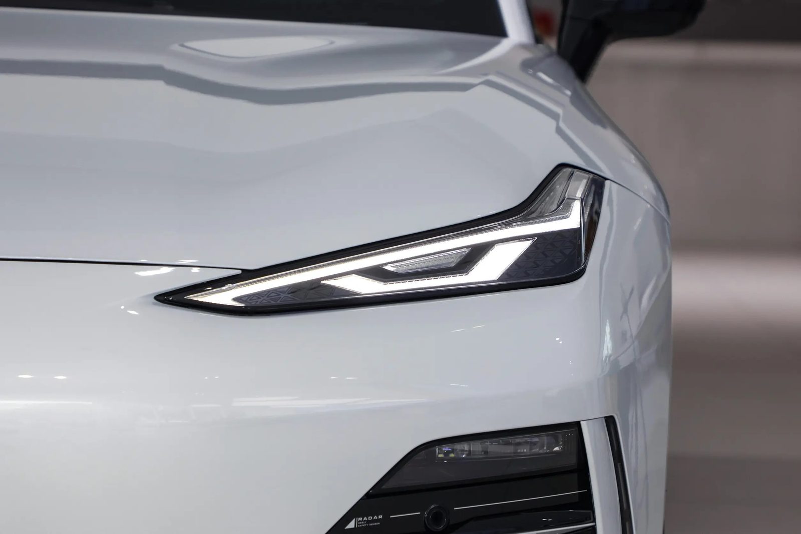 Geely Galaxy E8 EV 2025 — экстерьер, front lamp detail, рынок internal_mvp