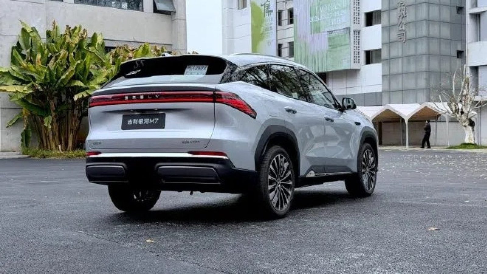 Geely Galaxy M7 EM-i 2026 — экстерьер, вид сзади 3/4, рынок internal_mvp