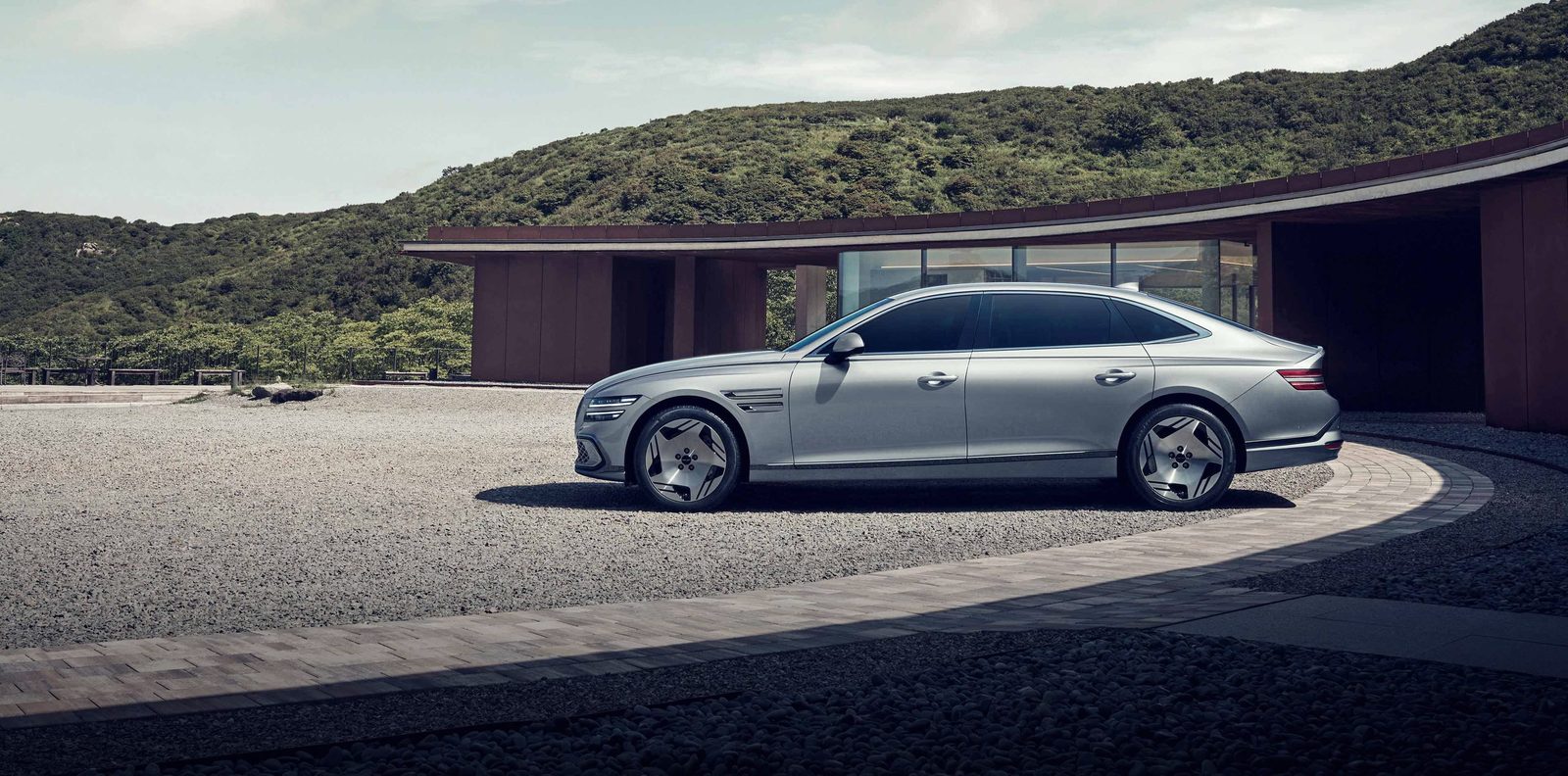 Genesis Electrified G80 2026 - main model photo, exterior, side view, Global reference market