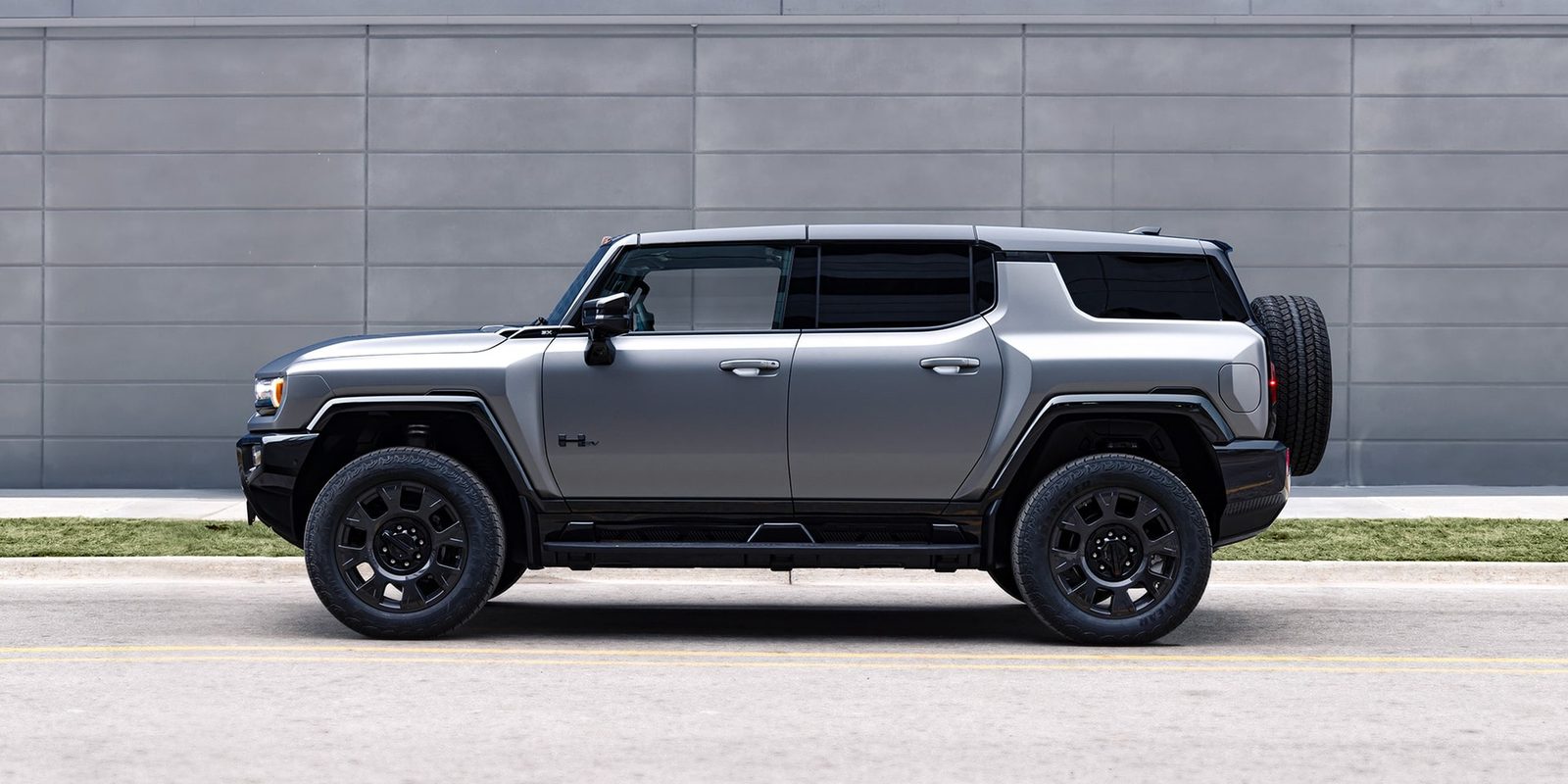 GMC Hummer EV SUV 2024 - exterior, side view, us_reference market