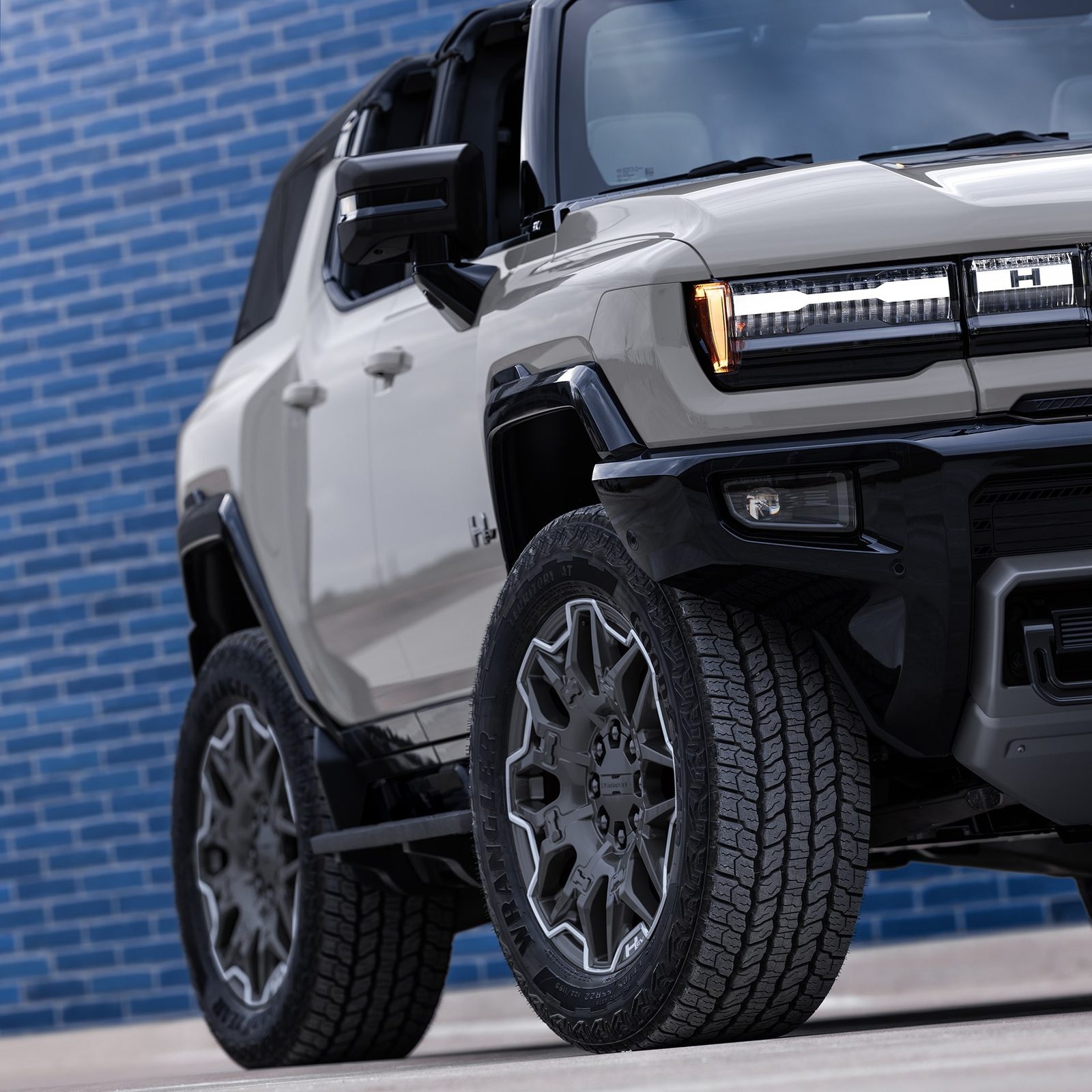 GMC Hummer EV SUV 2024 - exterior, front detail, us_reference market