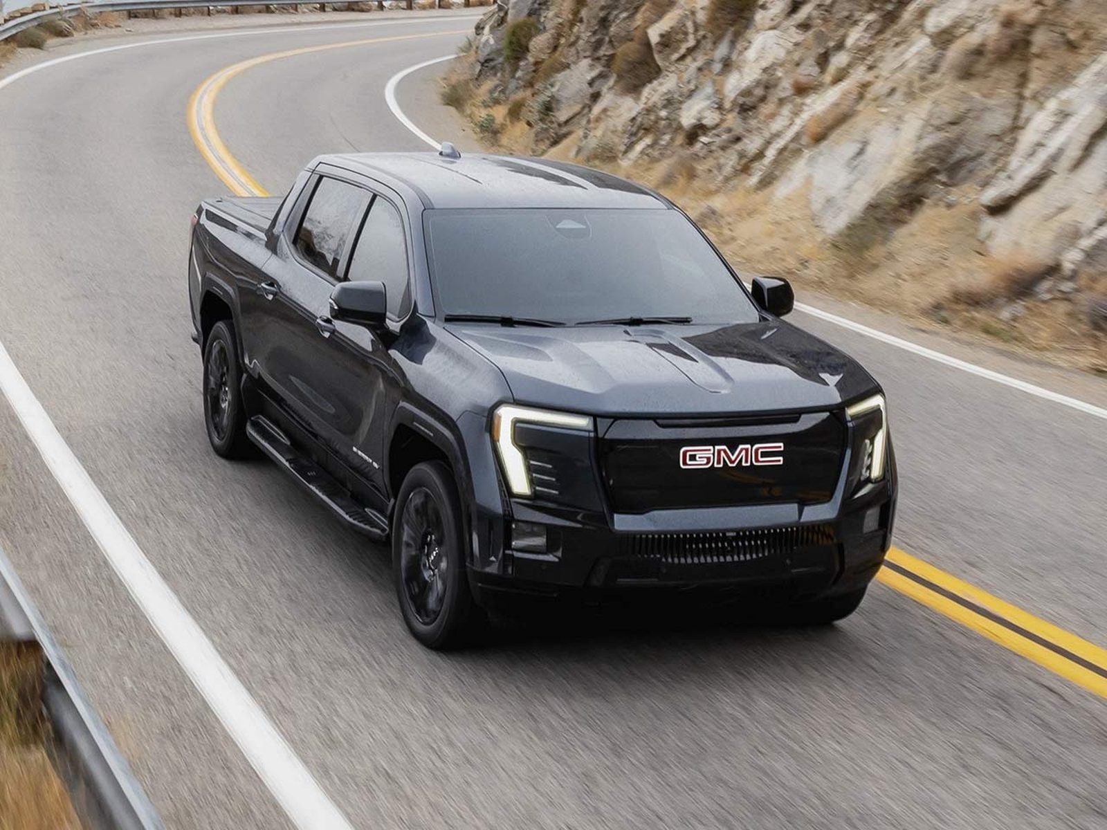 GMC Sierra EV 2024 — экстерьер, вид спереди 3/4, рынок us_reference