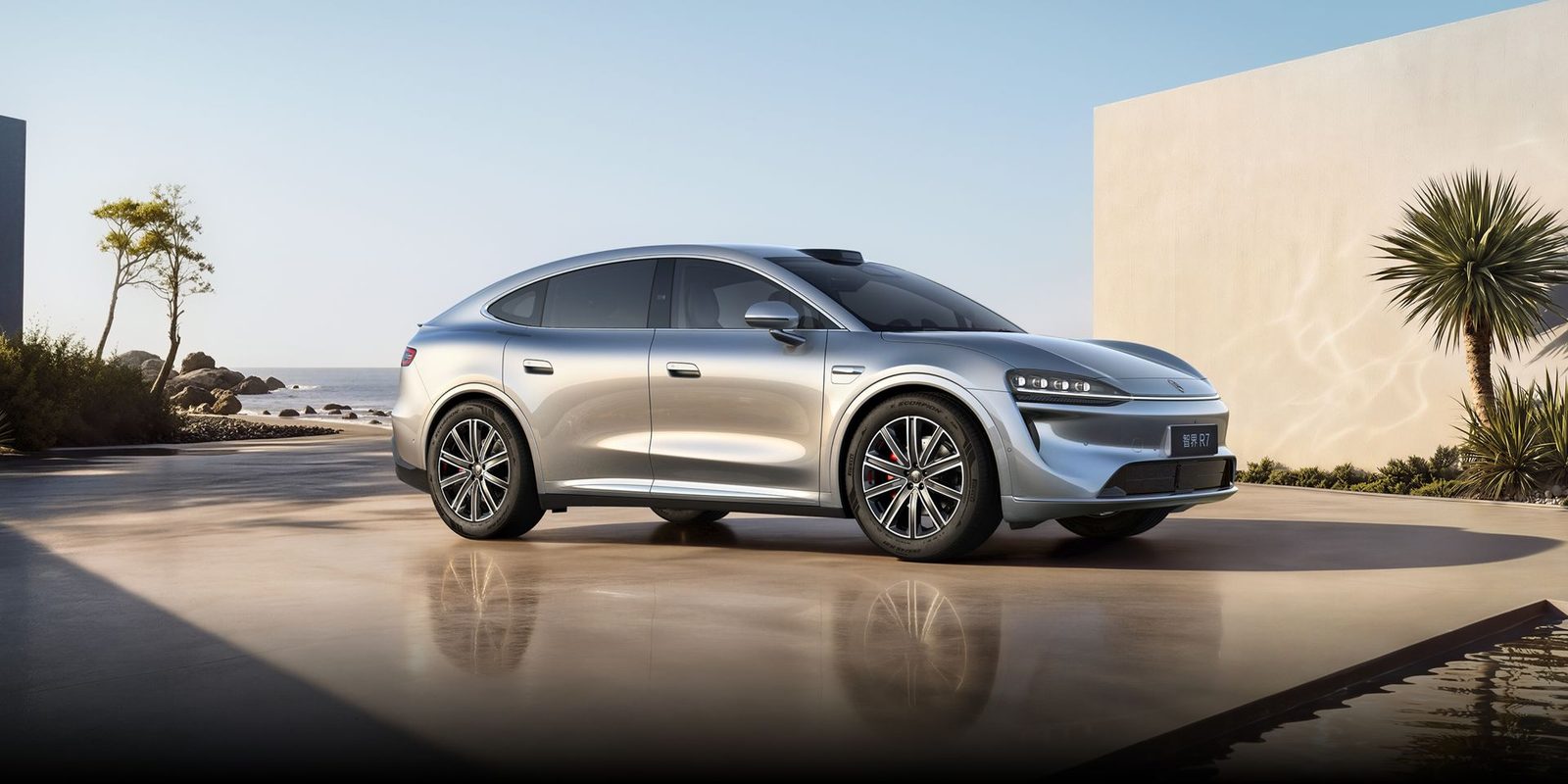 HIMA Luxeed R7 EV September 2026 refresh - main model photo, exterior, front three-quarter view, China market