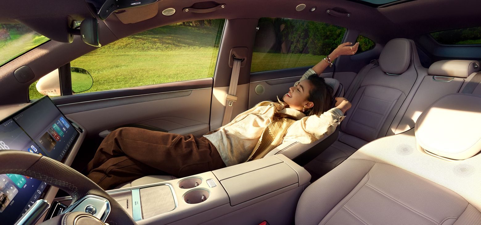 HIMA Luxeed R7 EV September 2026 refresh - interior, front seats, China market