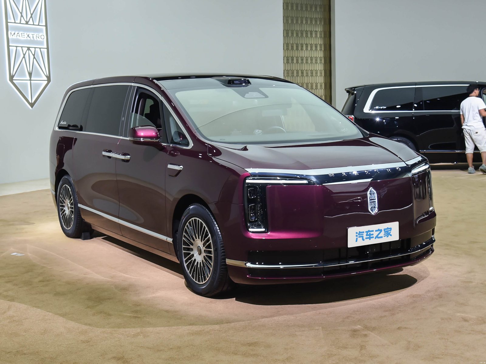 HIMA Maextro V680 2026 - exterior, side profile live, China market