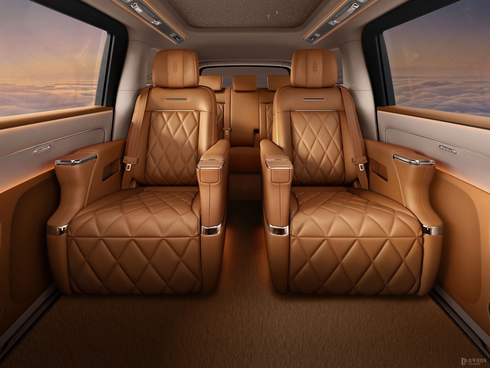 HIMA Maextro V680 2026 - interior, second row captain seats tan