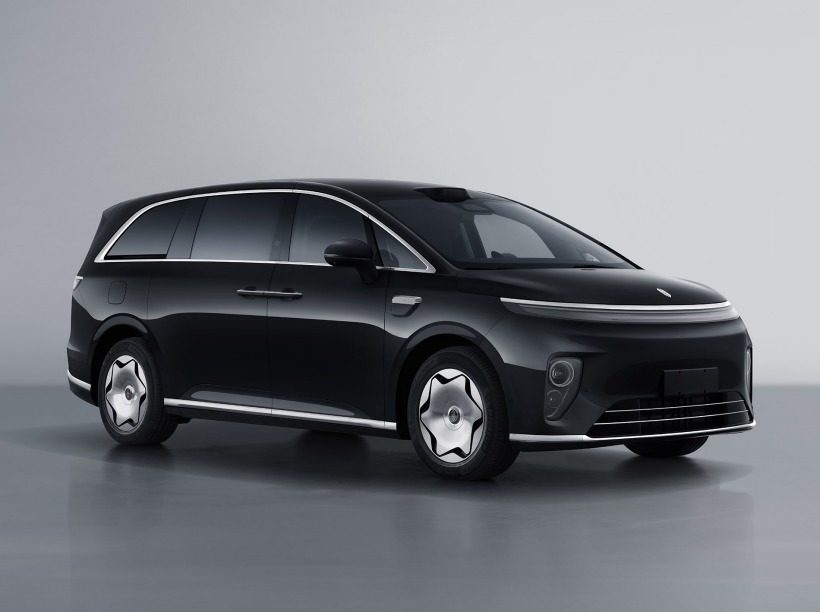 HIMA Xiangjie V8 EV / EREV 2026 - exterior, front 3q miit black, China MIIT filing / HIMA watchlist market