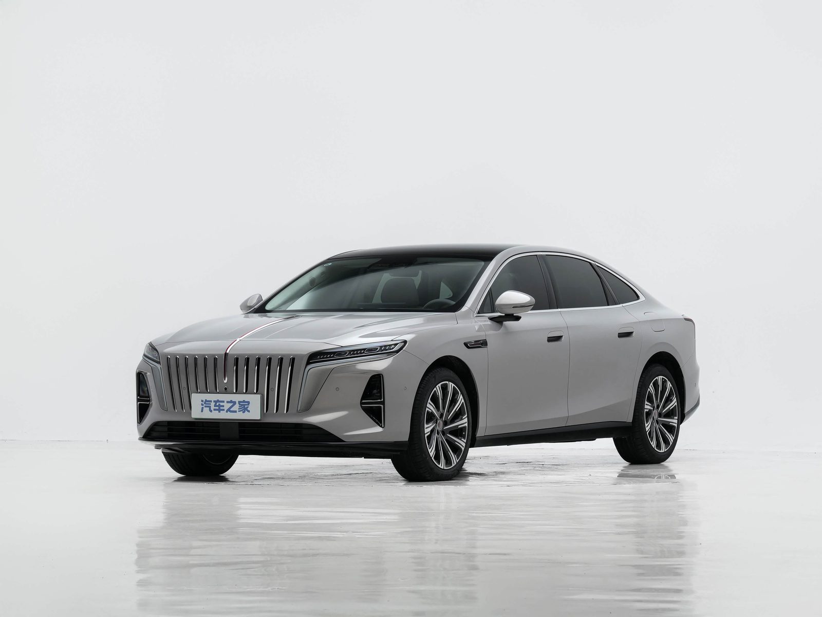 Hongqi H7 PHEV 2026 - main model photo, exterior, front three-quarter view, China 2026 retail reference market