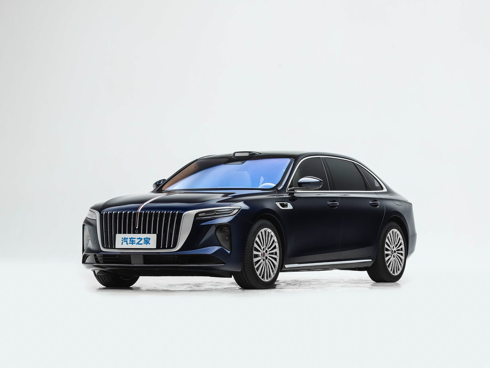 Hongqi H9 PHEV (new generation) 2026 - main model photo, exterior, front three-quarter view, China market