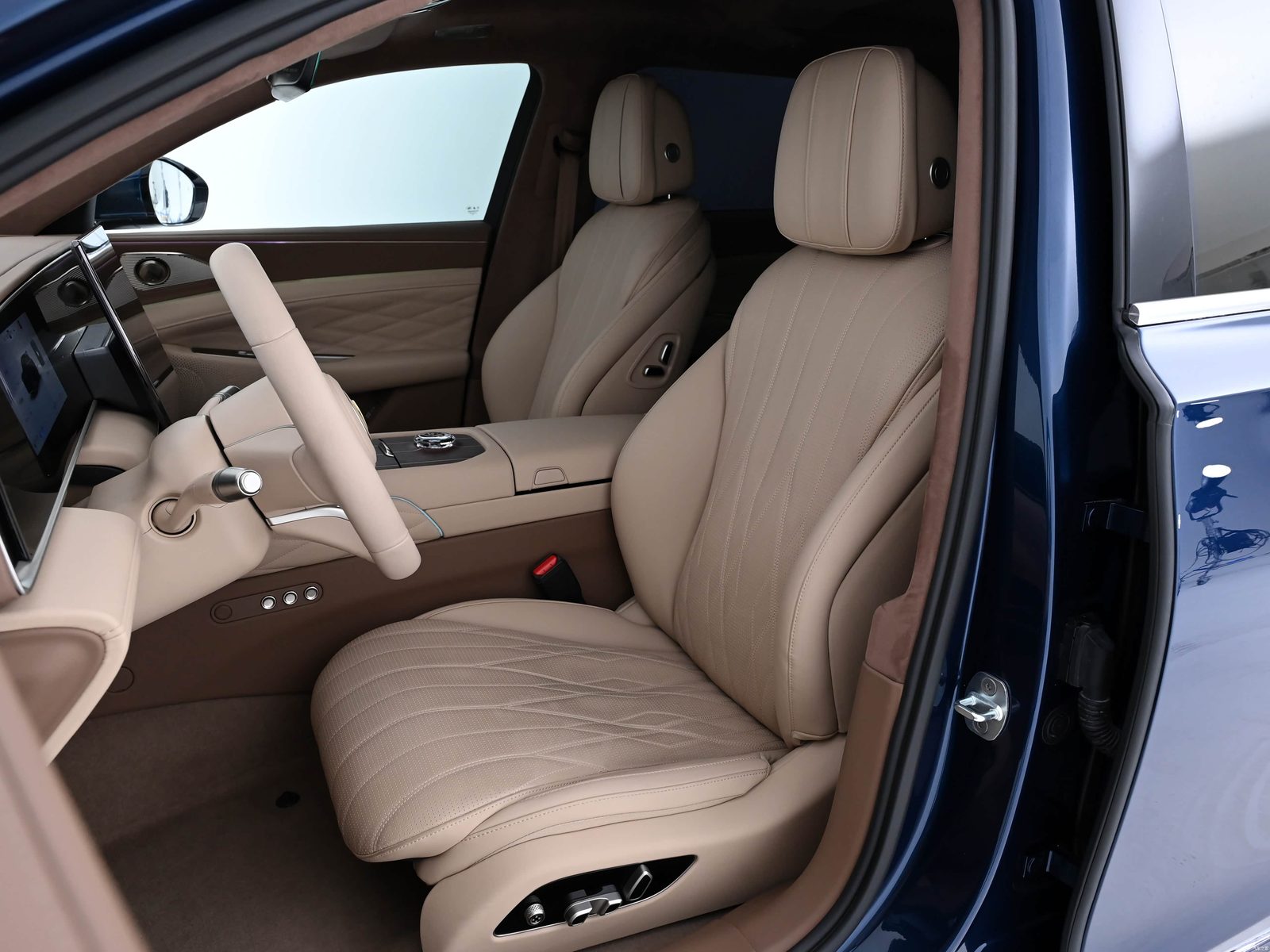 Hongqi H9 PHEV (new generation) 2026 - interior, front seats, China market