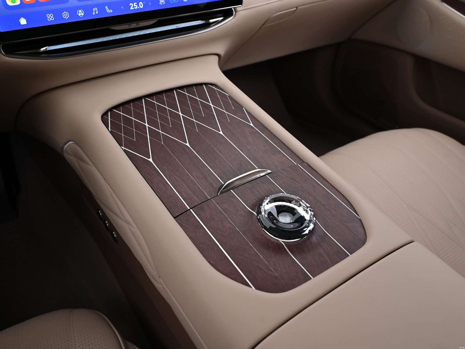 Hongqi H9 PHEV (new generation) 2026 - interior, center console, China market
