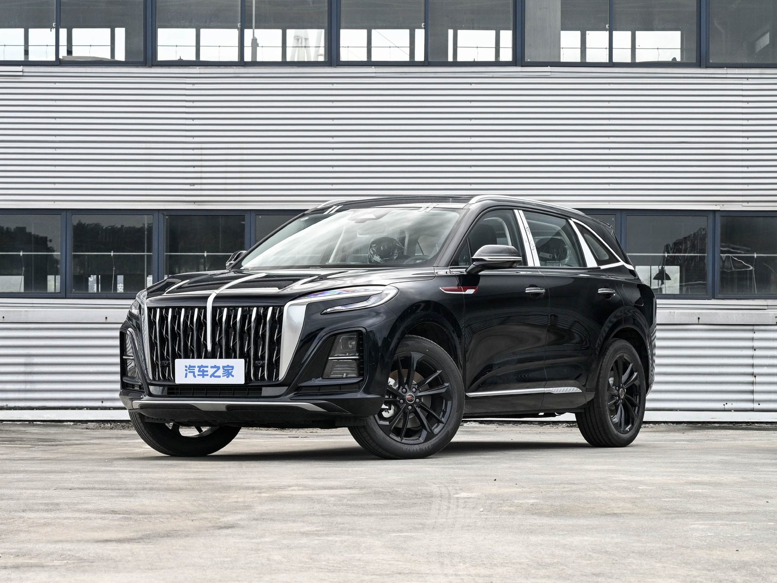Hongqi HS3 PHEV 2026 - main model photo, exterior, front three-quarter view, China market
