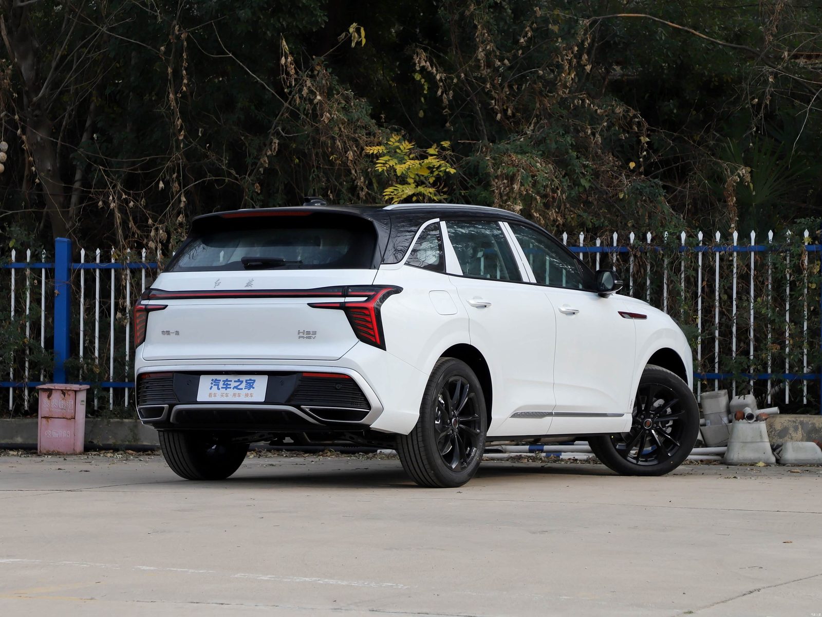 Hongqi HS3 PHEV 2025 - exterior, rear three-quarter view, China market