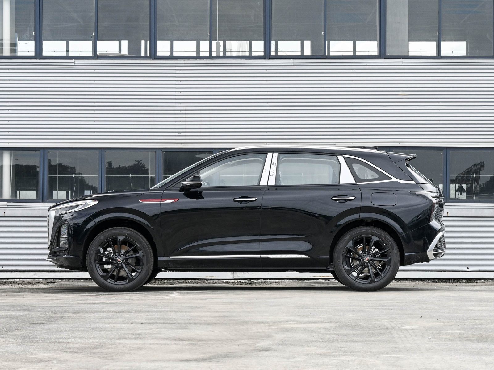 Hongqi HS3 PHEV 2026 - exterior, rear three-quarter view, China market