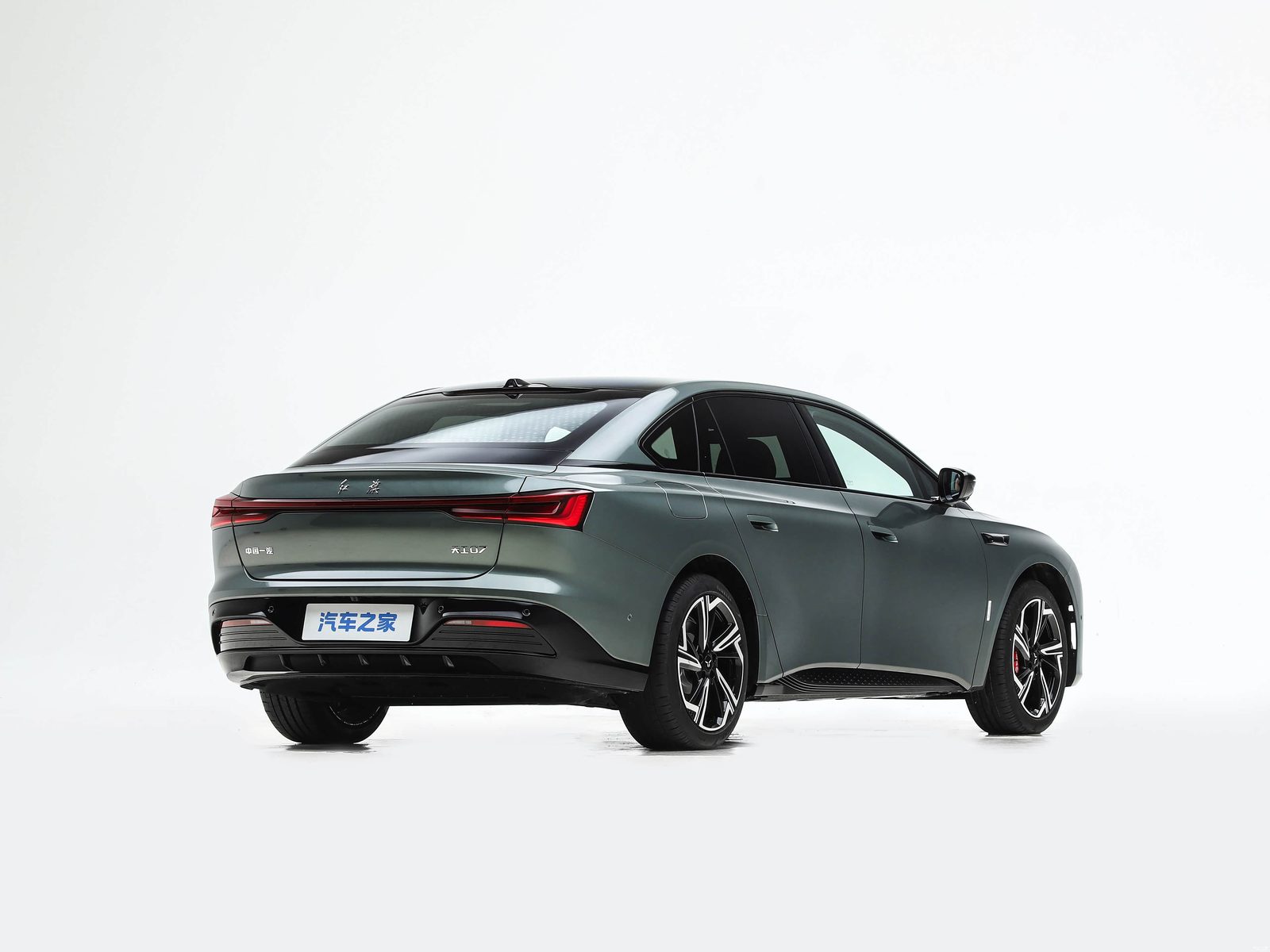 Hongqi Tiangong 07 - exterior, rear three quarter opposite, China market