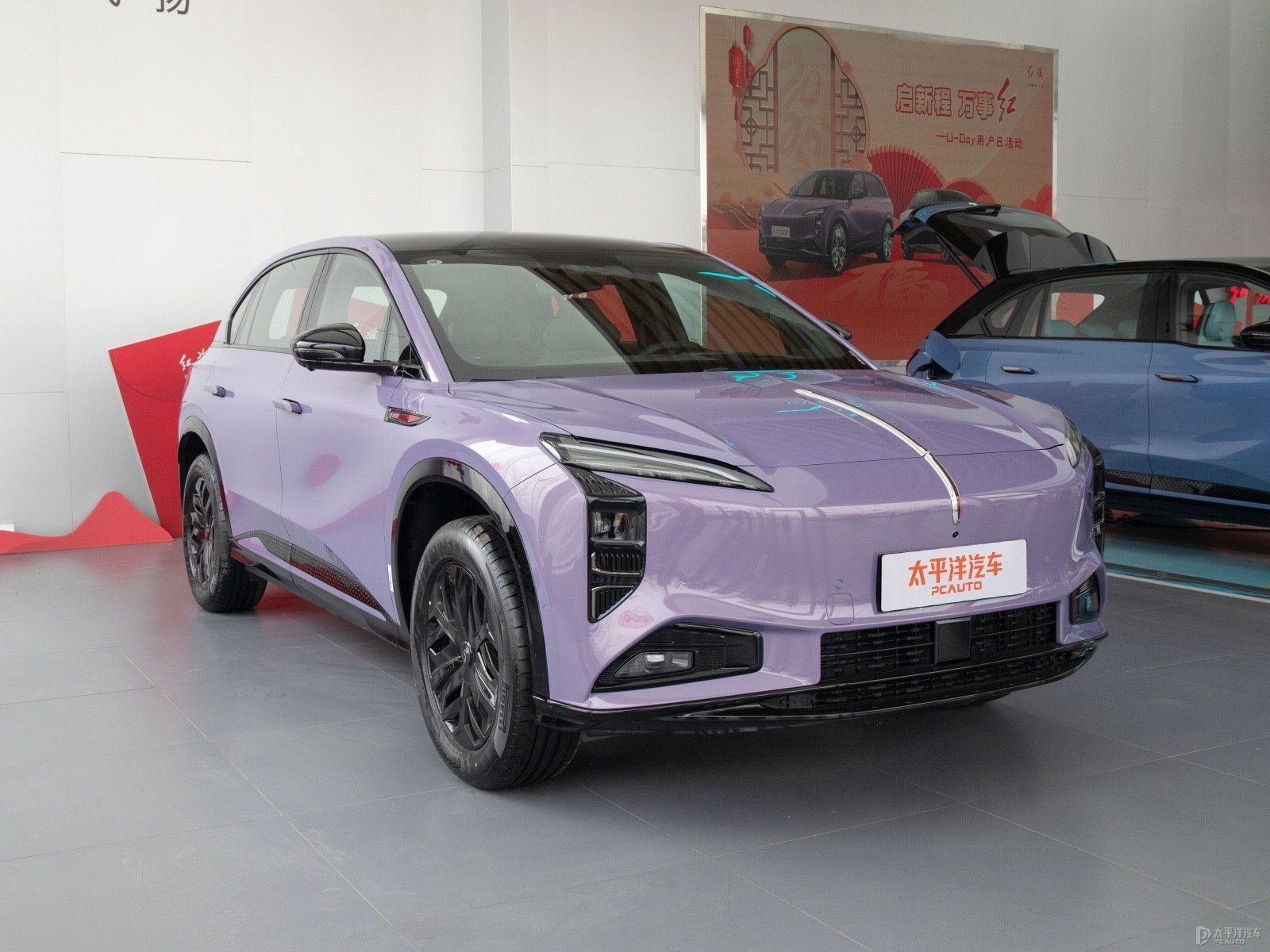 Hongqi Tiangong 08 2025 - exterior, front 3q showroom purple, China gallery reference market