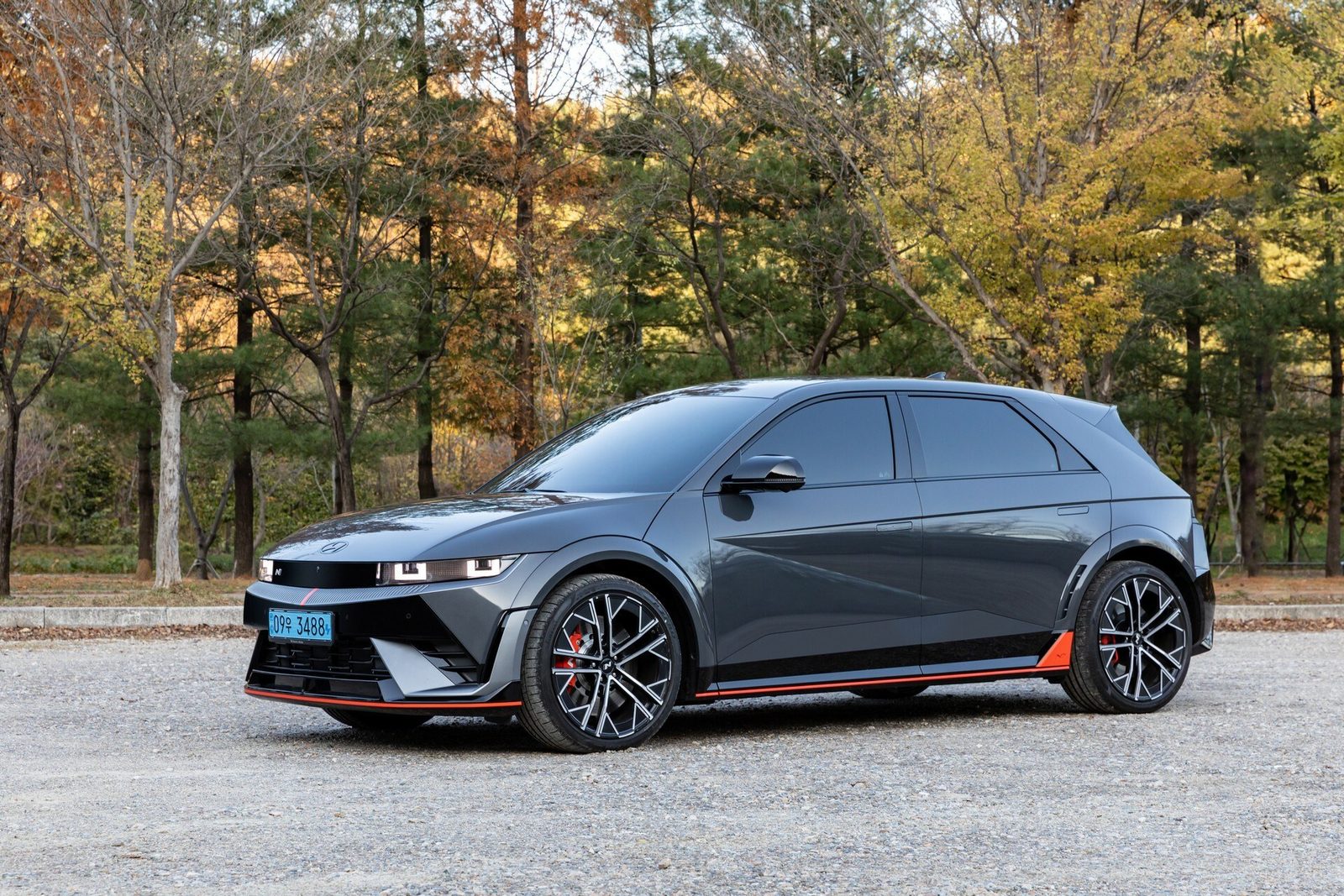 Hyundai Ioniq 5 N 2025 — экстерьер, front 3q lit, рынок Hyundai Europe official studio reference